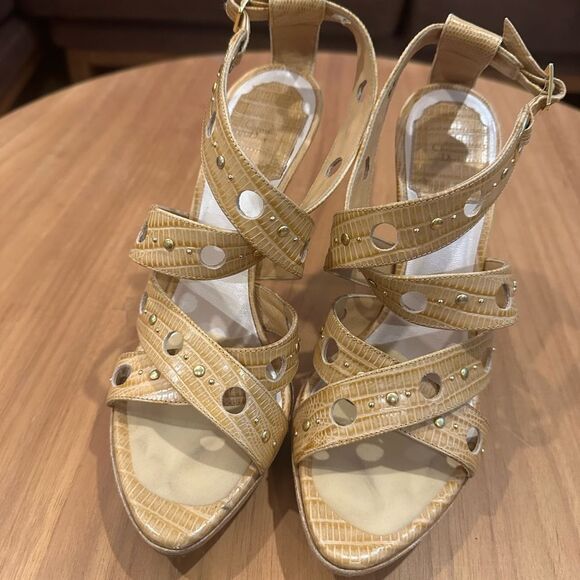 Dior Elegant Gold Strappy Heels with studs and grommets - Picture 4 of 7